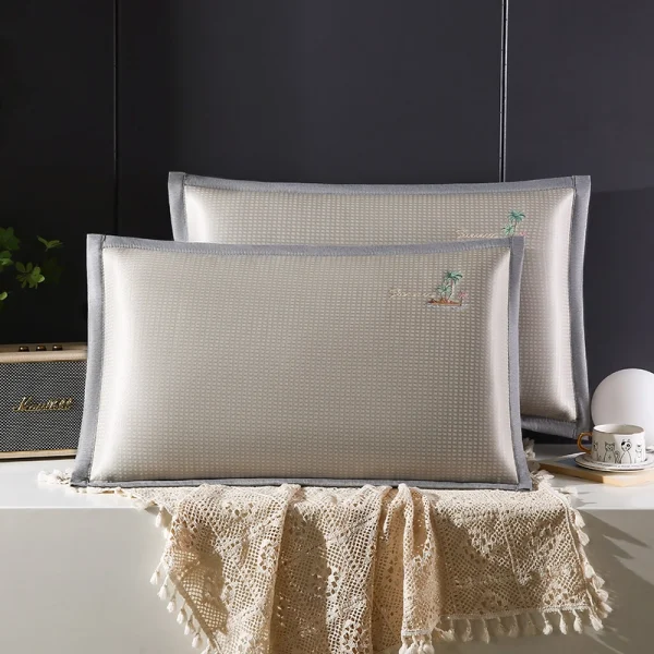 Polka Dot Stretch Cooling Pillowcase