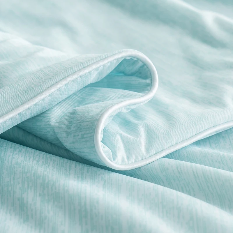Lightweight Cooling Comforter - Image 4